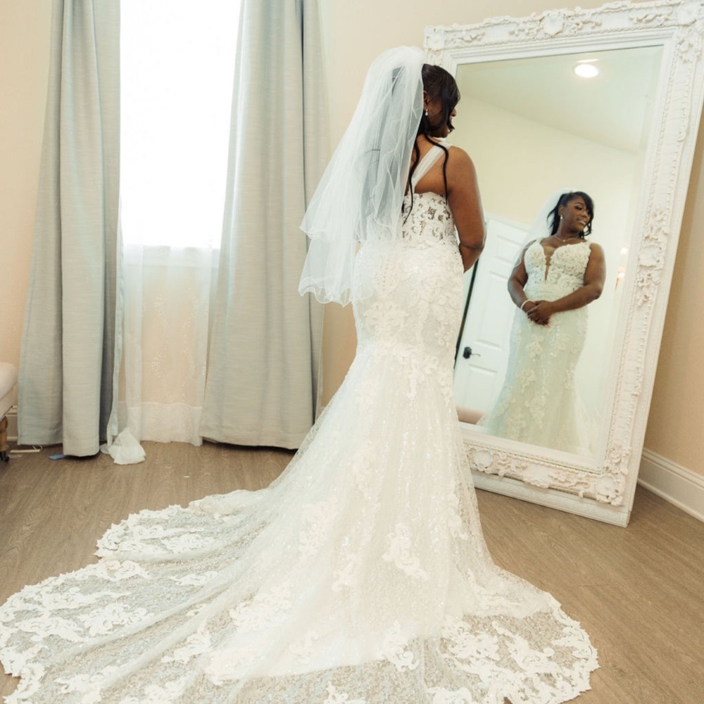Elegant White Lace Wedding Dress with Train